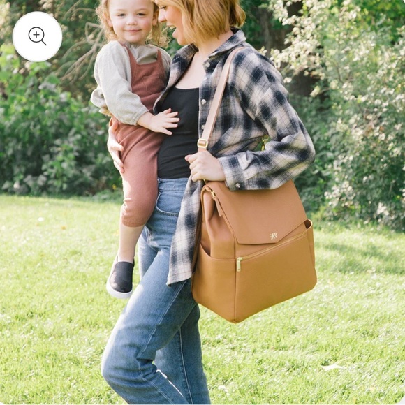 Freshly Picked classic diaper bag in Butterscotch - Picture 2 of 9